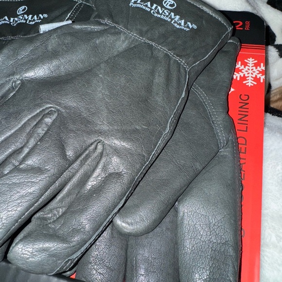 Plainsman Black Gloves with Elasticated Wrist and Smooth Finish - Picture 4 of 5